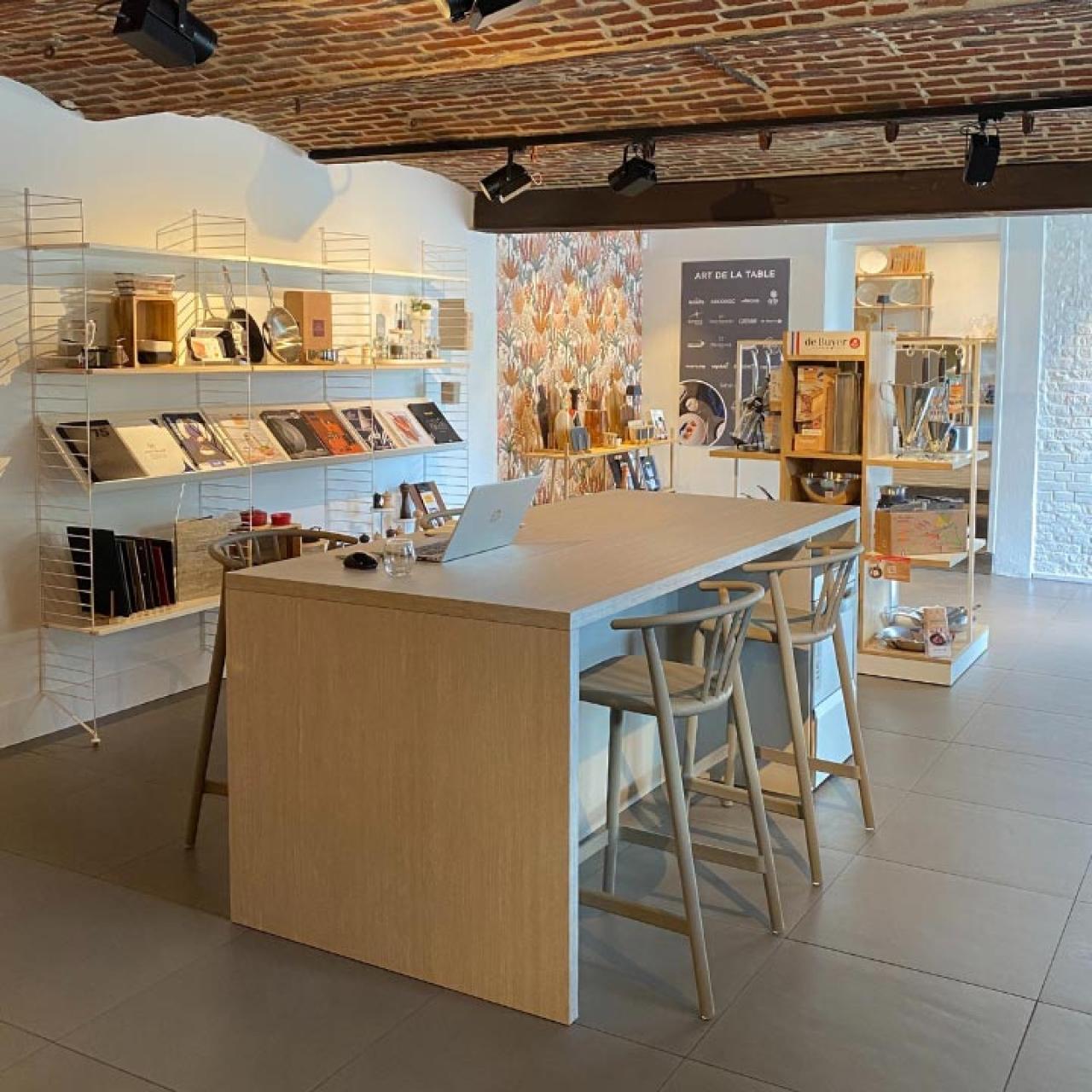 showroom Lille, Vanlenciennes et Dunkerque. Showroom,Situé,dans,ancien,corps,ferme,à,Marquette-lez-Lille,showroom,vous,invite,à,découvrir,large,choix,d’équipements,pour,cuisines,professionnelles,dédiés,restaurateurs,traiteurs