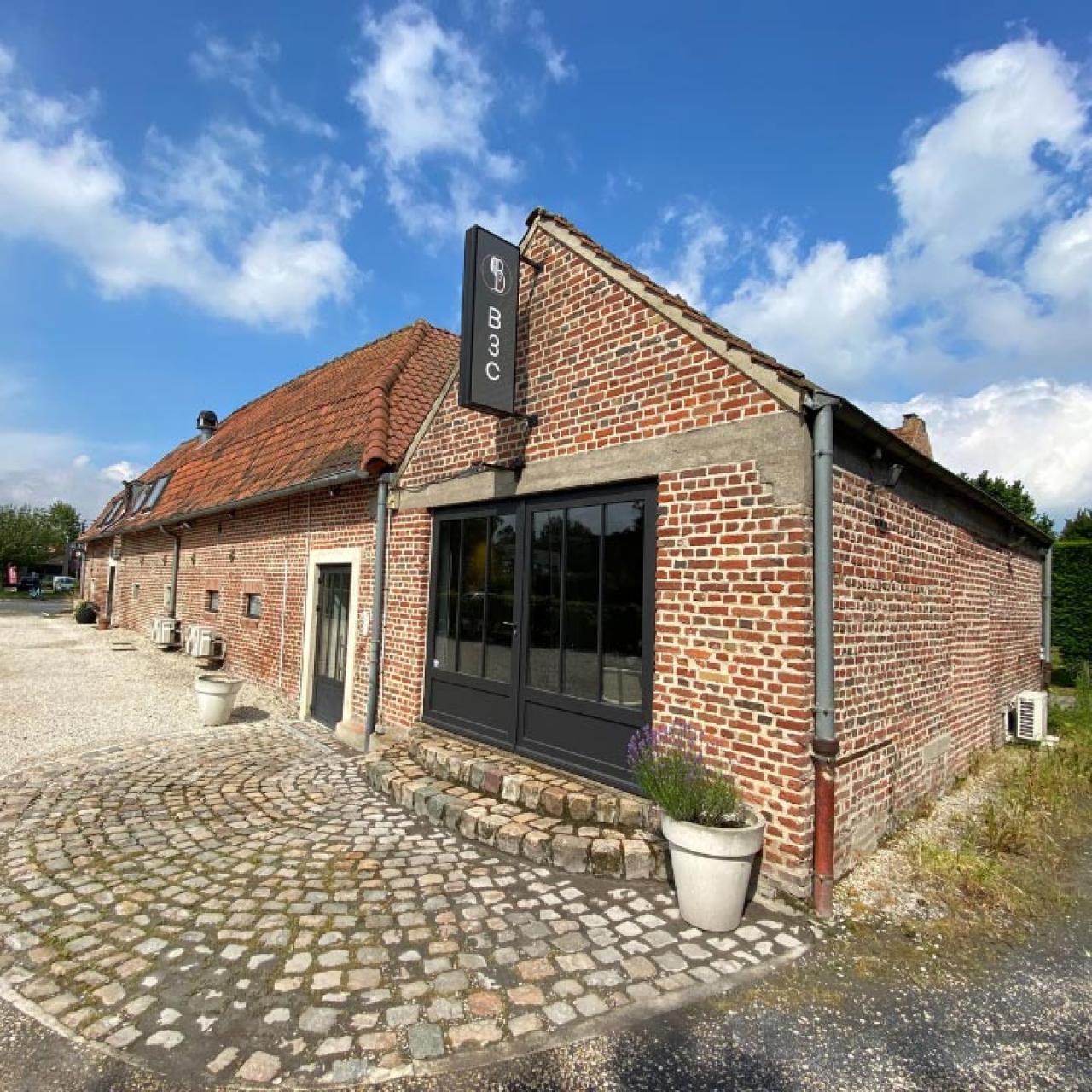 showroom Lille, Vanlenciennes et Dunkerque. Showroom,Situé,dans,ancien,corps,ferme,à,Marquette-lez-Lille,showroom,vous,invite,à,découvrir,large,choix,d’équipements,pour,cuisines,professionnelles,dédiés,restaurateurs,traiteurs